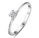 Stříbrný prsten s kulatým zirkonem