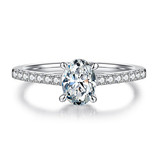 Stříbrný prsten s oválným moissanitem 