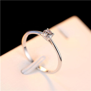 Stříbrný prsten se zirkonem