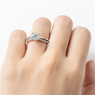 stříbrný zásnubní prsten kulatý moissanit 