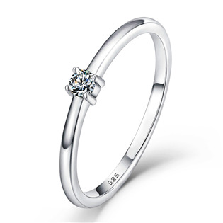 stříbrný zásnubní prsten kulatý moissanit