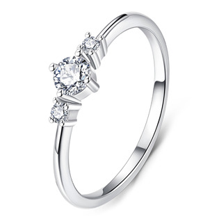 stříbrný zásnubní prsten kulatý moissanit