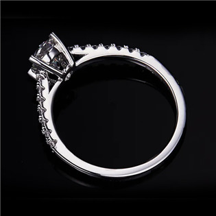 stříbrný zásnubní prsten oválný moissanit  